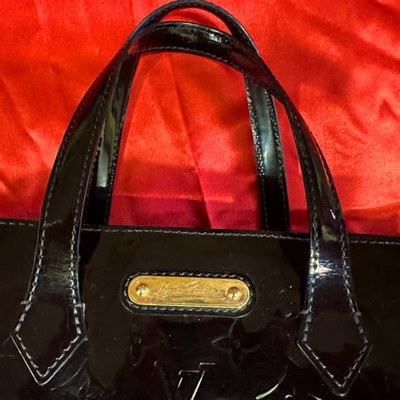 WOW POSHMARK - Louis Vuitton Beautiful Black Vernis Wilshire Shoulder Bag - Picture 3 of 16
